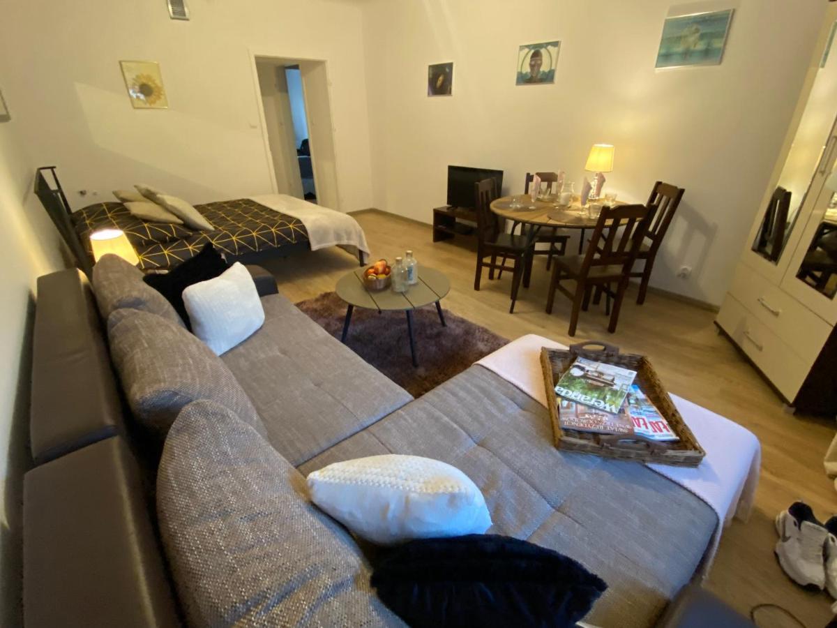 Apartament Arsenal Appartement Warschau Buitenkant foto